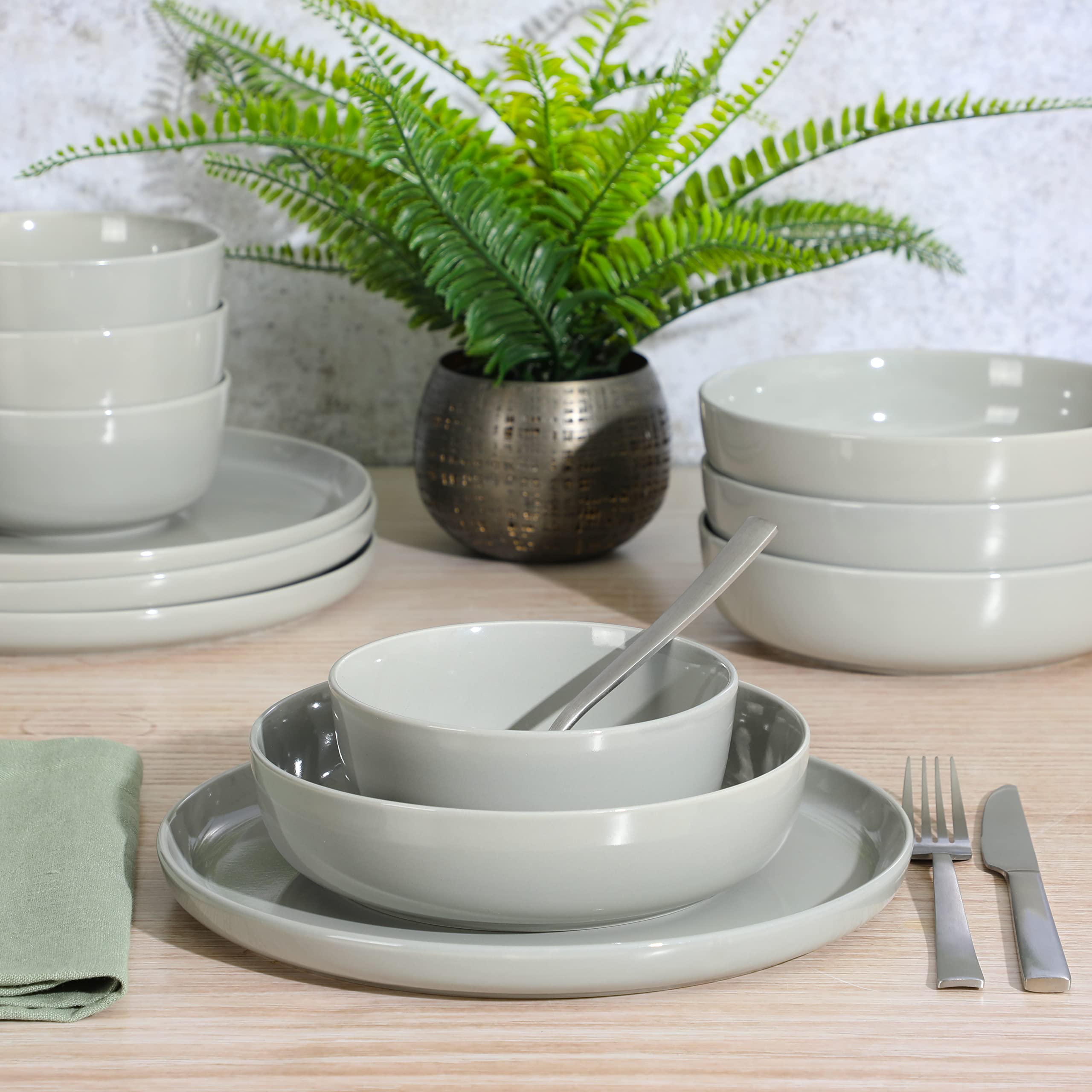 Gibson Home Oslo Porcelain Chip and Scratch Resistant Dinnerware Set, Service for 4 (16pcs), Ceramic Plates and Bowls Dishes Sets, White - Microwave and Dishwasher Safe