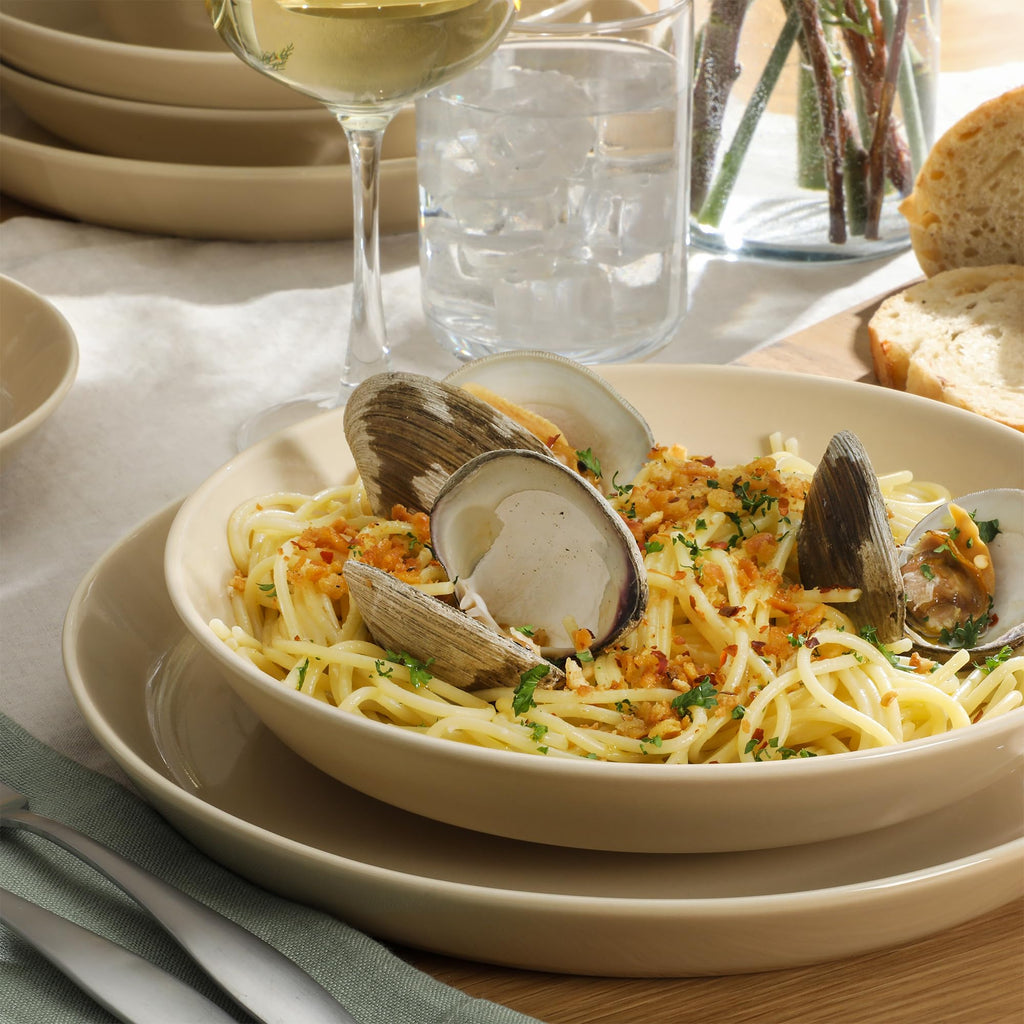 Gibson Home Oslo Porcelain Chip and Scratch Resistant Dinnerware Set, Service for 4 (16pcs), Ceramic Plates and Bowls Dishes Sets, White - Microwave and Dishwasher Safe