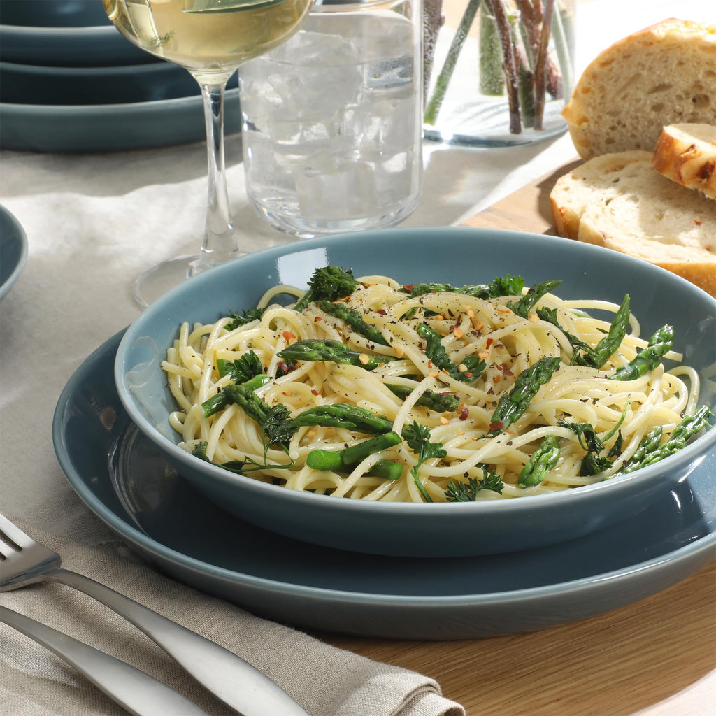 Gibson Home Oslo Porcelain Chip and Scratch Resistant Dinnerware Set, Service for 4 (16pcs), Ceramic Plates and Bowls Dishes Sets, White - Microwave and Dishwasher Safe