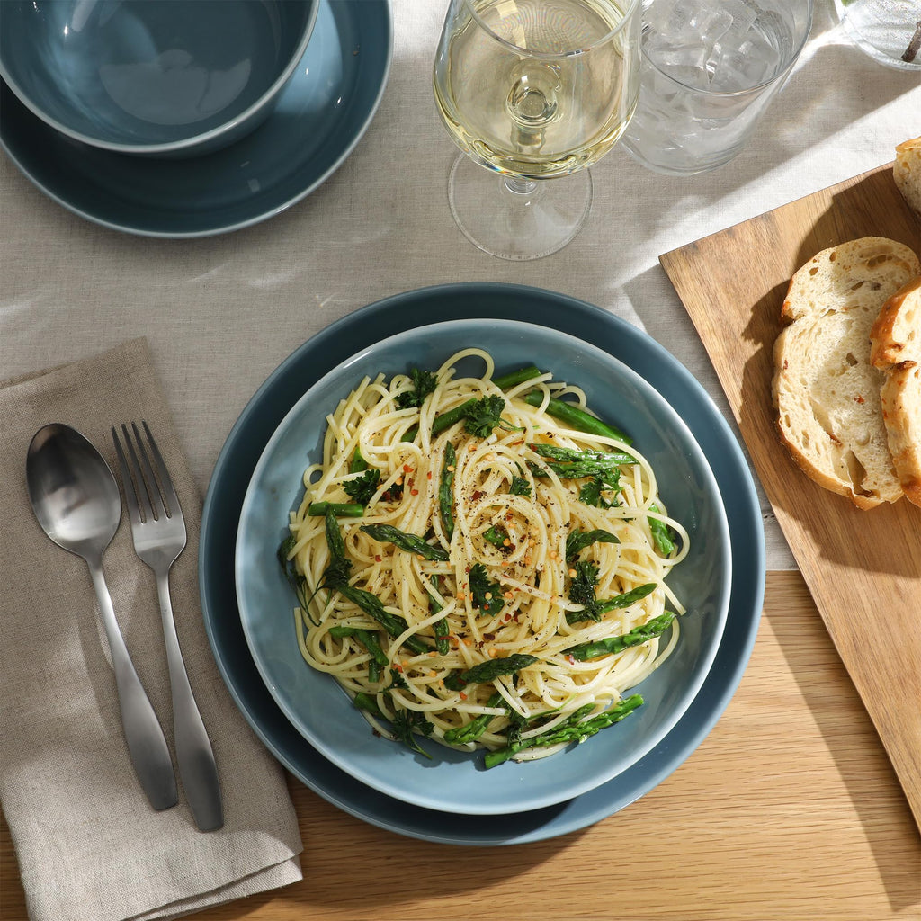 Gibson Home Oslo Porcelain Chip and Scratch Resistant Dinnerware Set, Service for 4 (16pcs), Ceramic Plates and Bowls Dishes Sets, White - Microwave and Dishwasher Safe