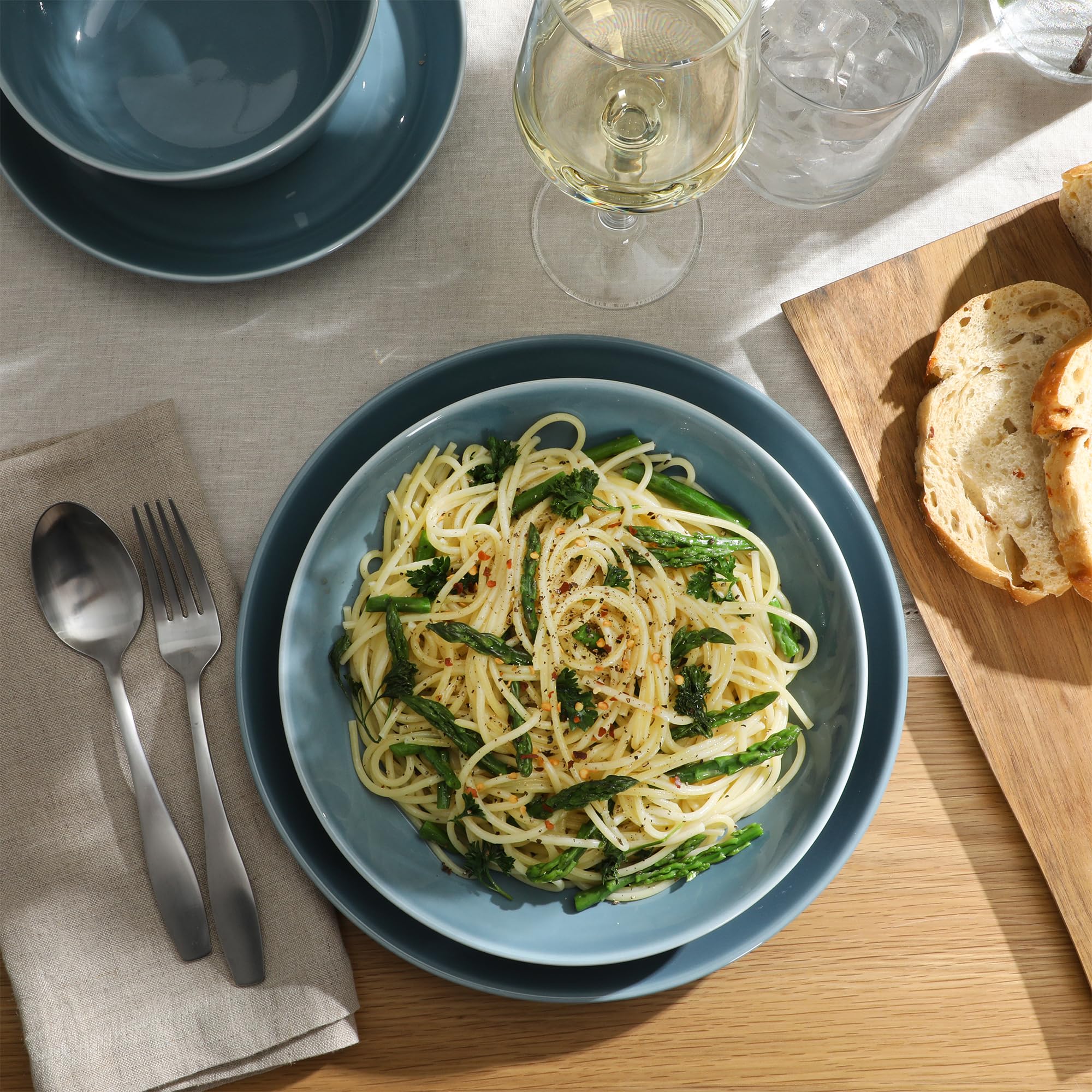 Gibson Home Oslo Porcelain Chip and Scratch Resistant Dinnerware Set, Service for 4 (16pcs), Ceramic Plates and Bowls Dishes Sets, White - Microwave and Dishwasher Safe