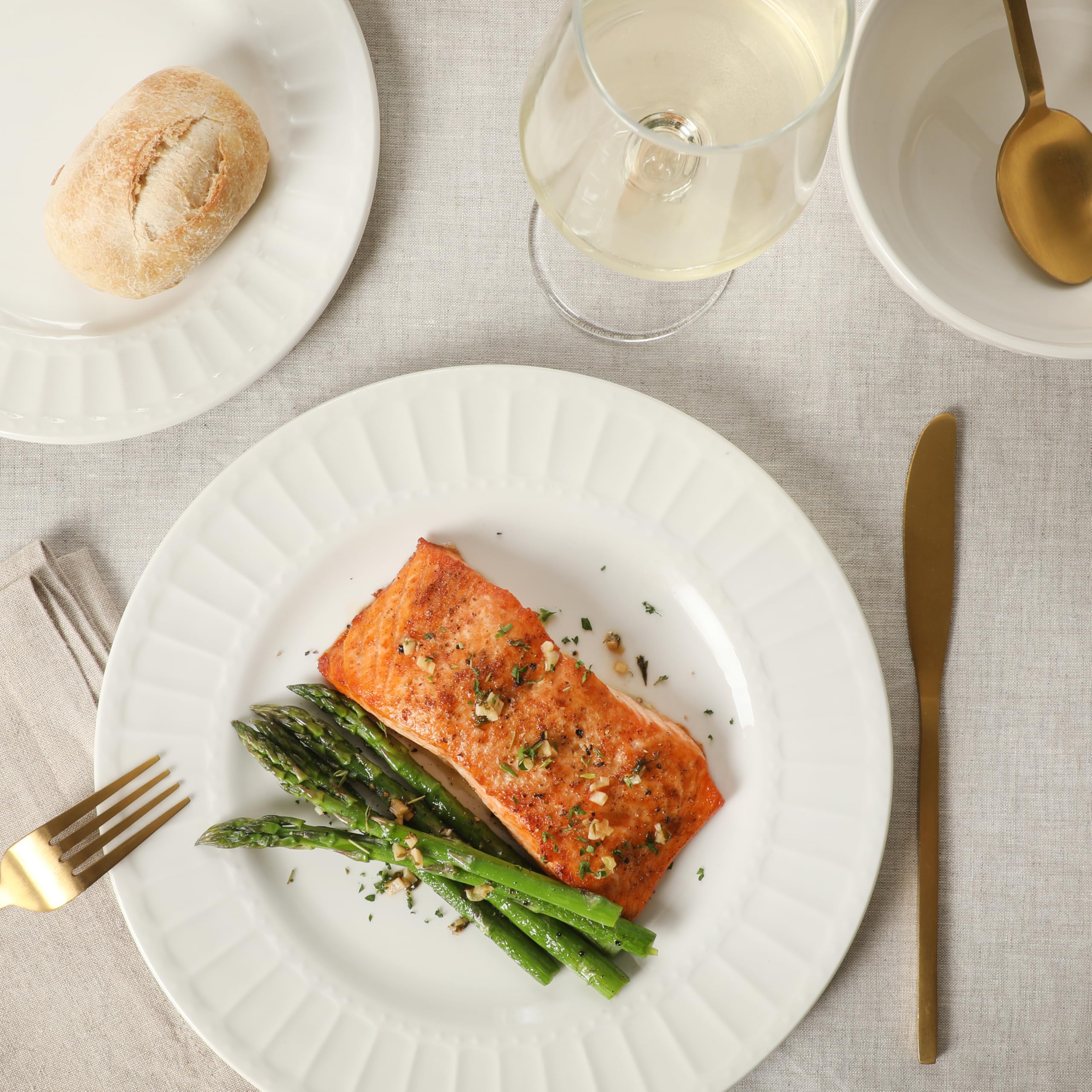 Gibson Home Oslo Porcelain Chip and Scratch Resistant Dinnerware Set, Service for 4 (16pcs), Ceramic Plates and Bowls Dishes Sets, White - Microwave and Dishwasher Safe